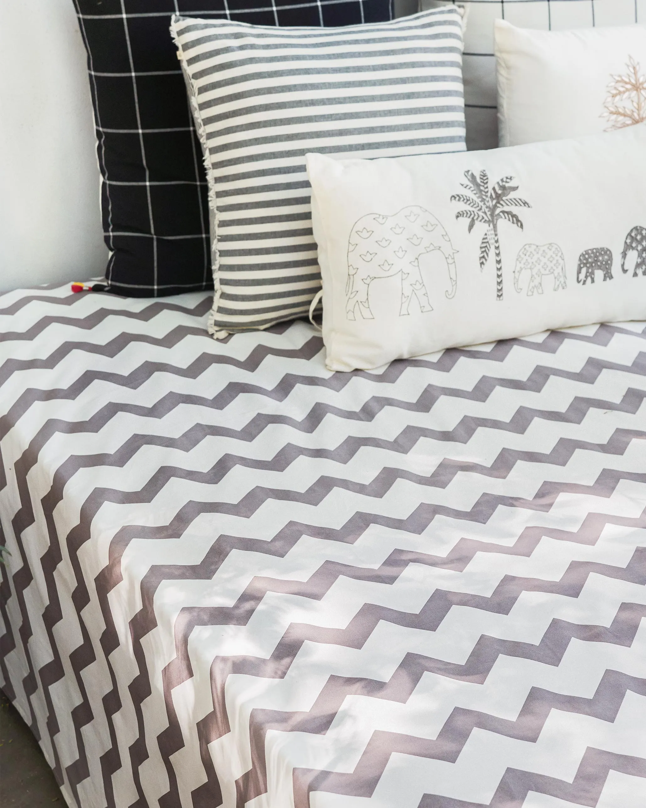 Colombo Wave Bedsheet King with Pillow Case Set