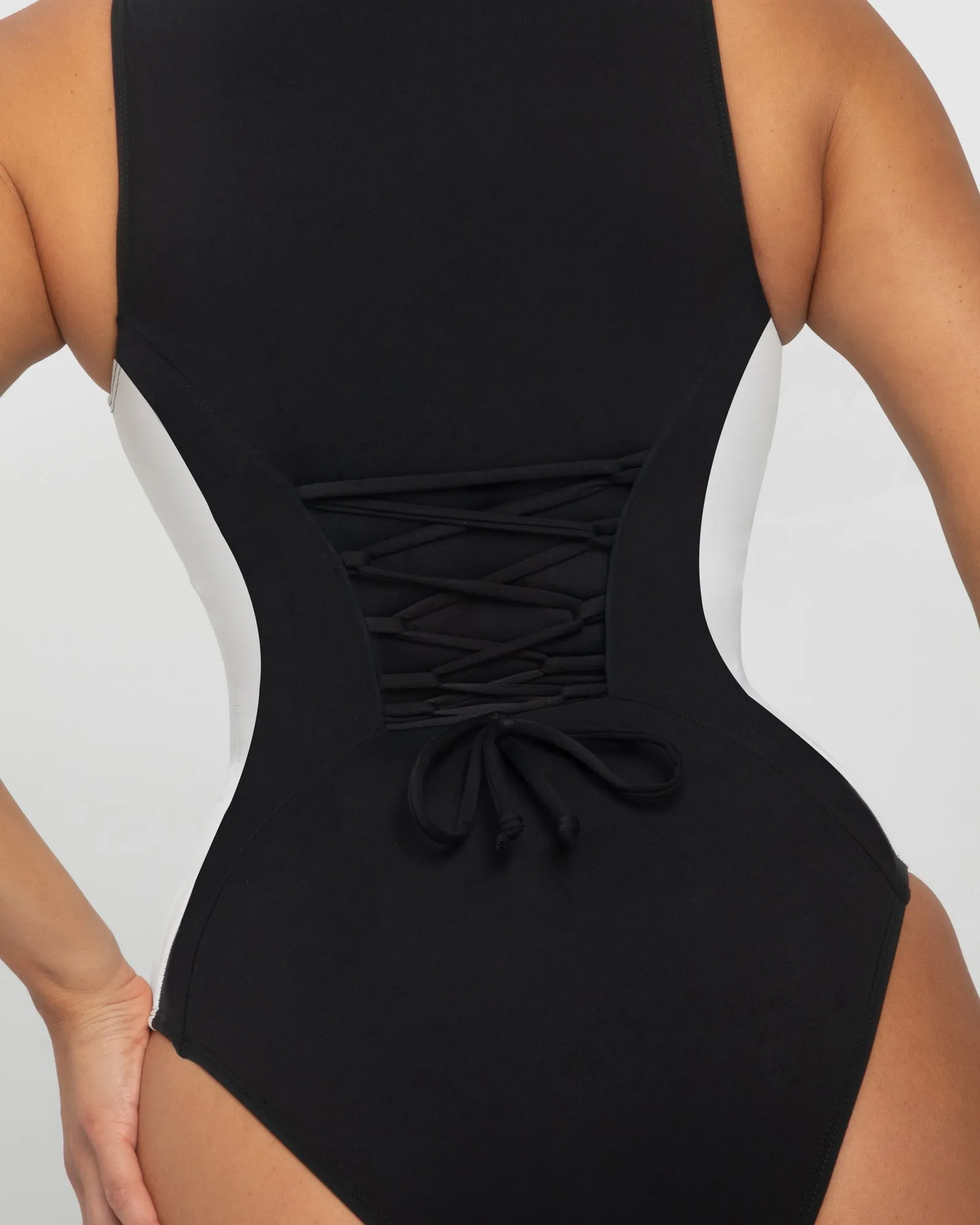Crewy Surfy - Contour Black/White