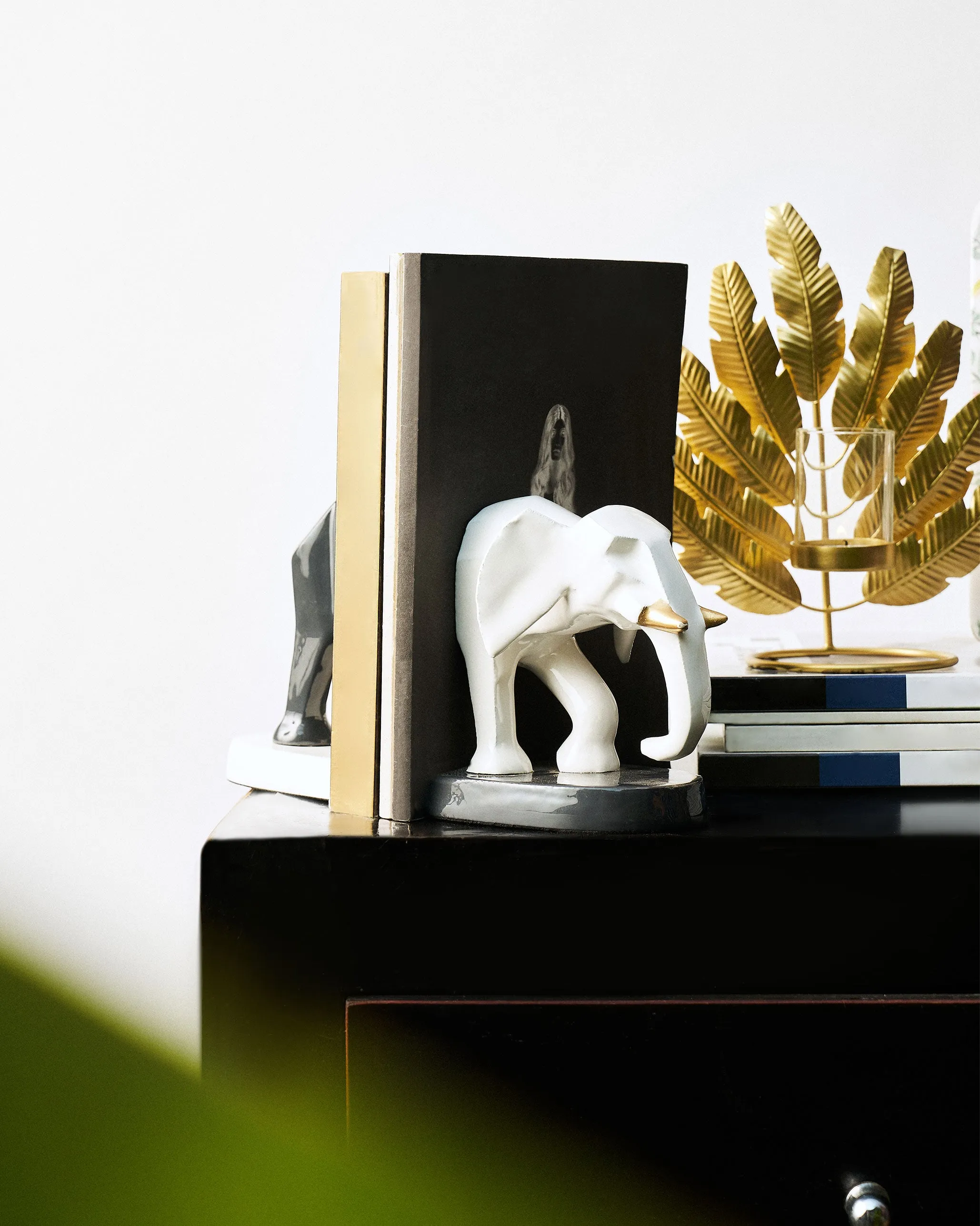 Ele Bookend