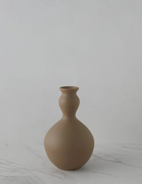 Elias Vase