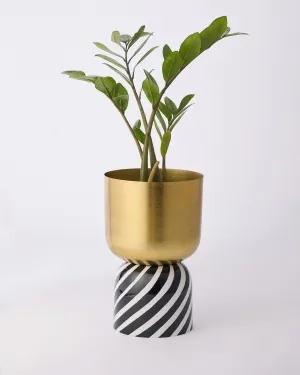 Gilded Stripes Planter dinnerware set, ceramic plates