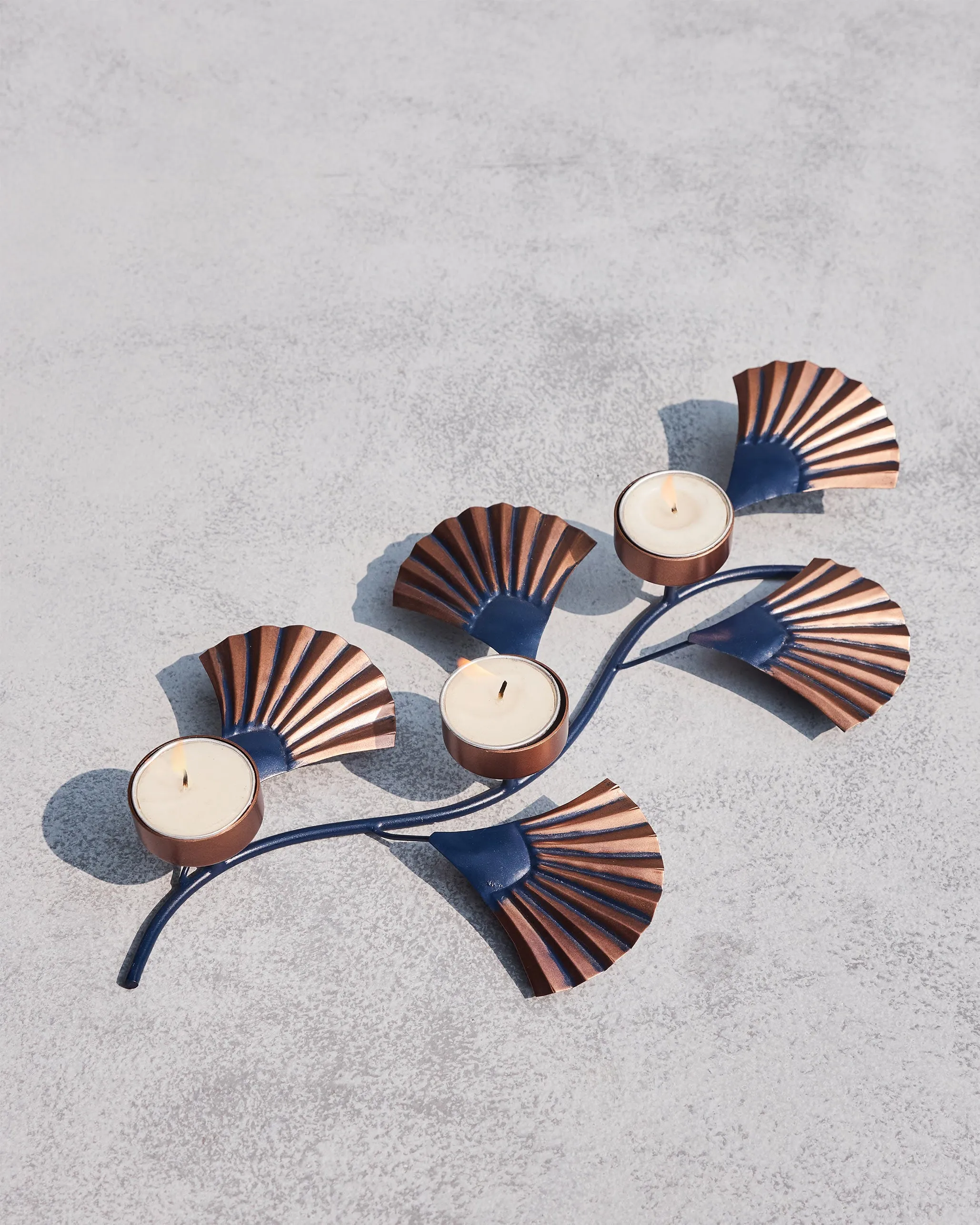 Horizon Tea Light Holder barware set, cocktail shaker