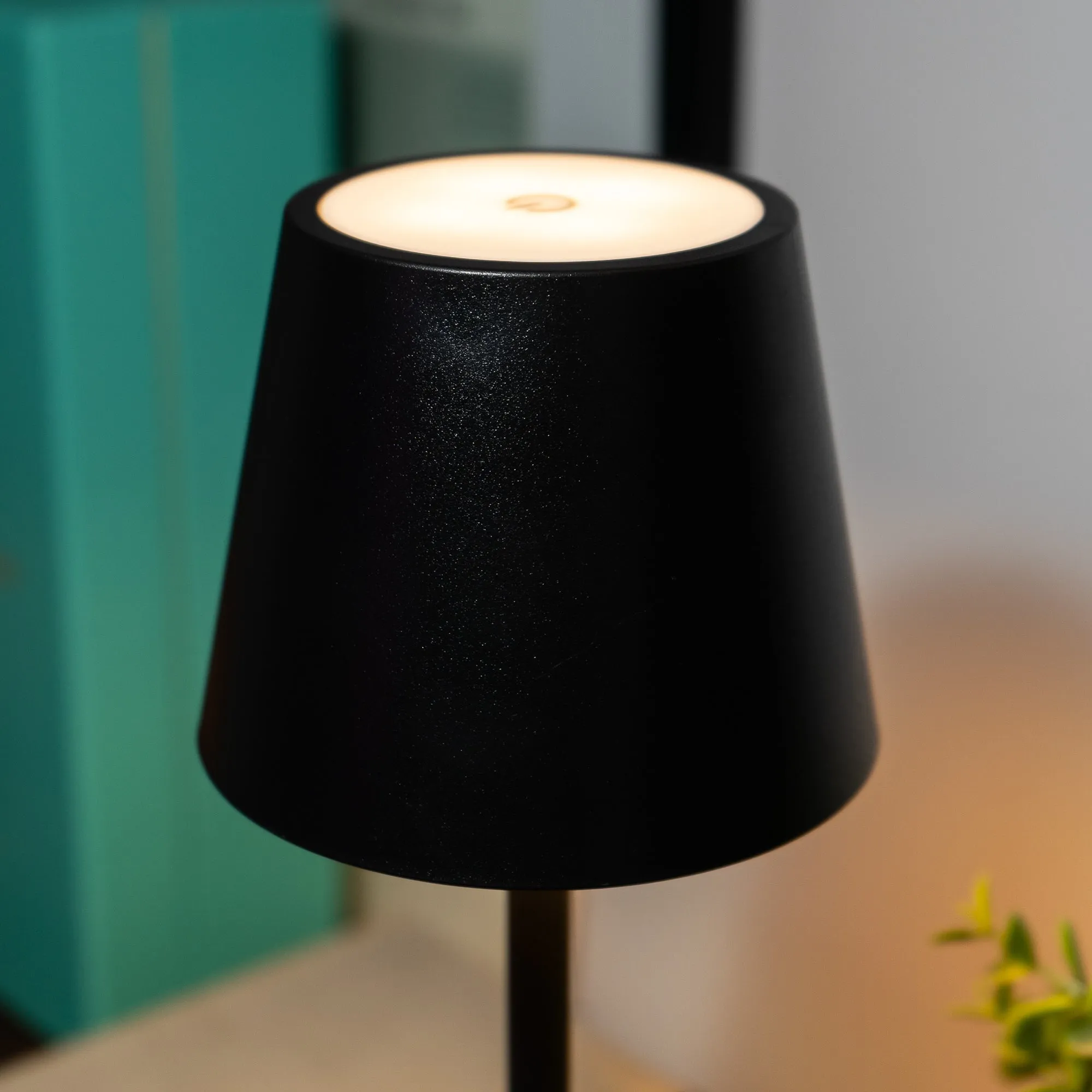 LED touch lamp, plastic lamp black