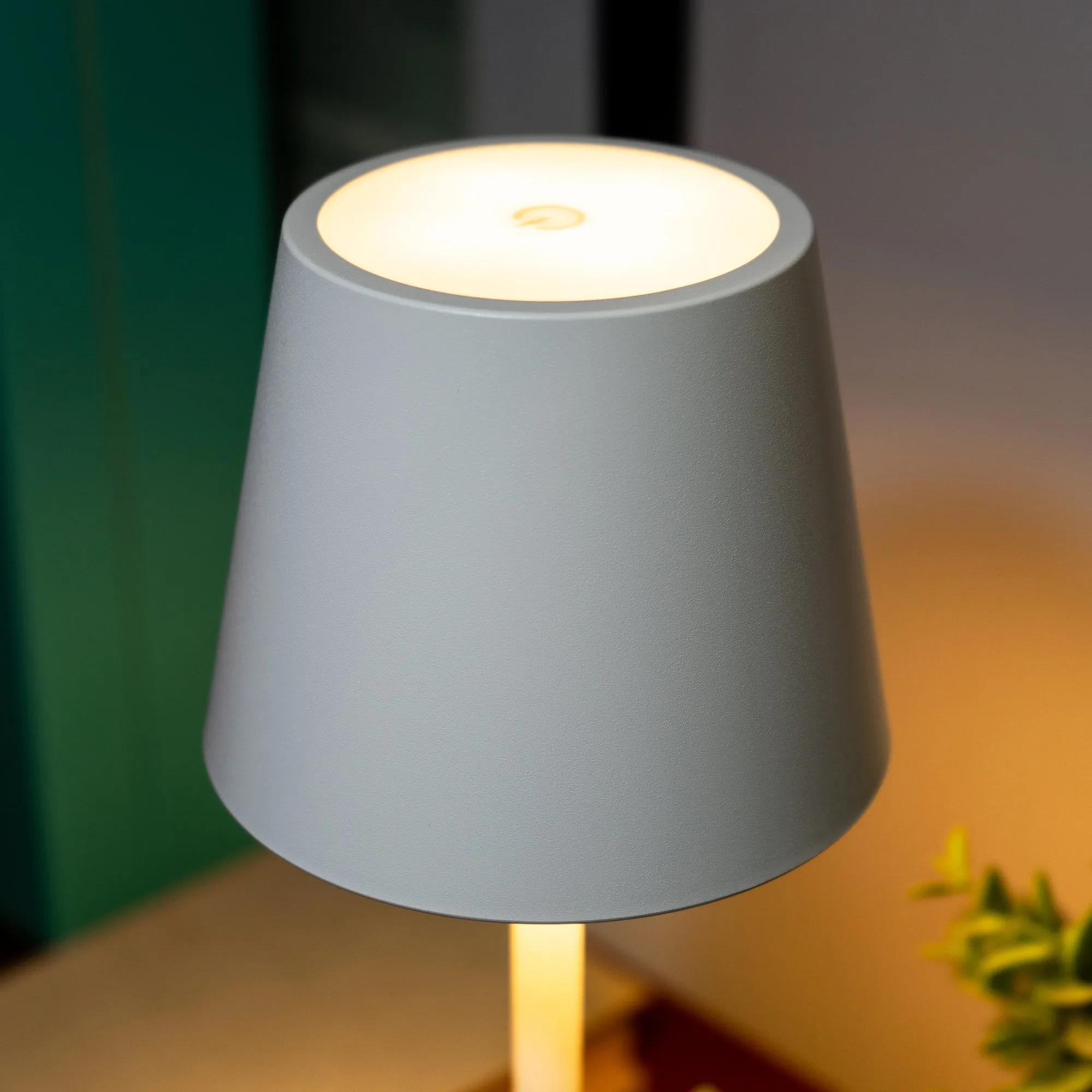 LED touch lamp, plastic lamp white