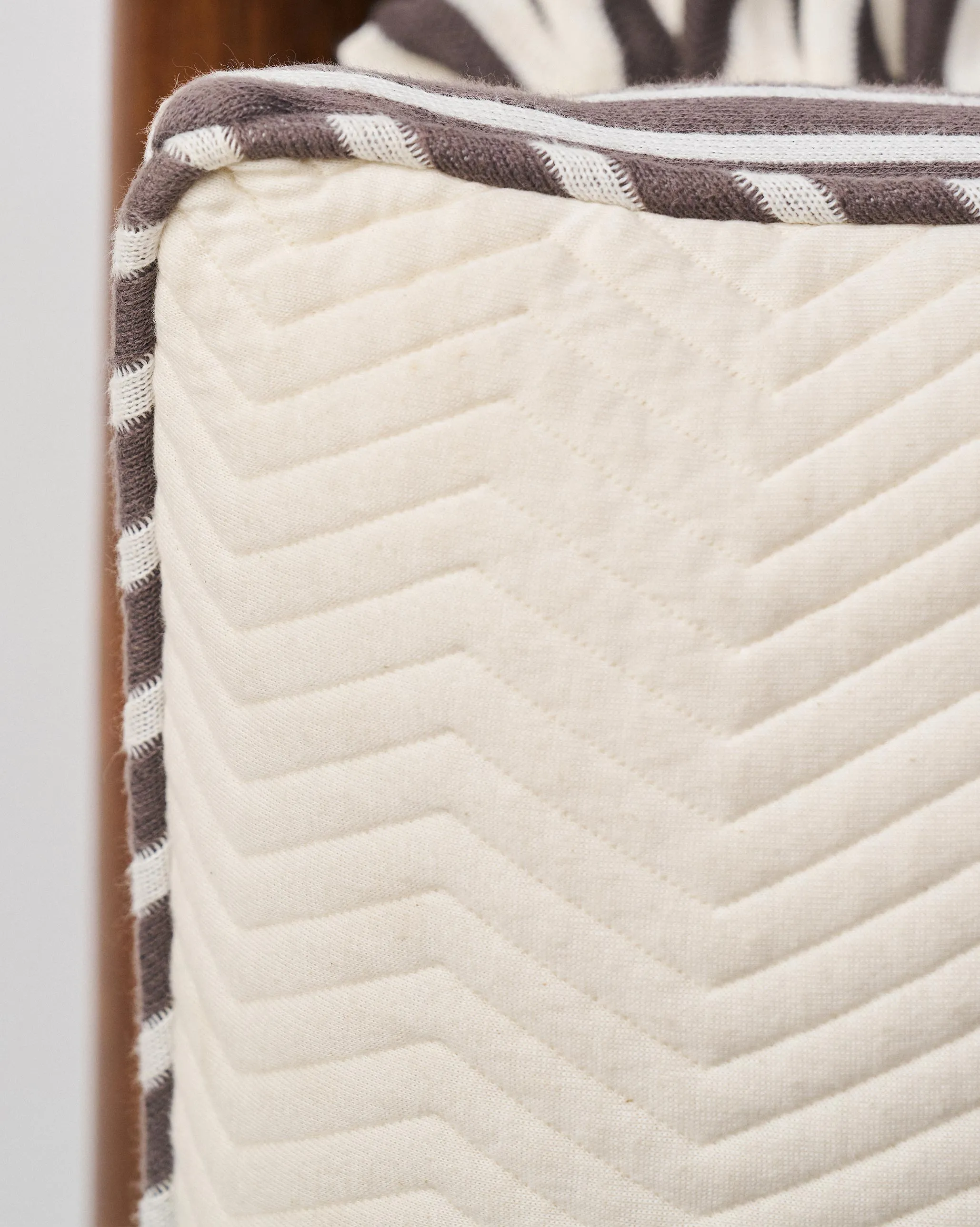 Quilted Ananas Cushion Cover