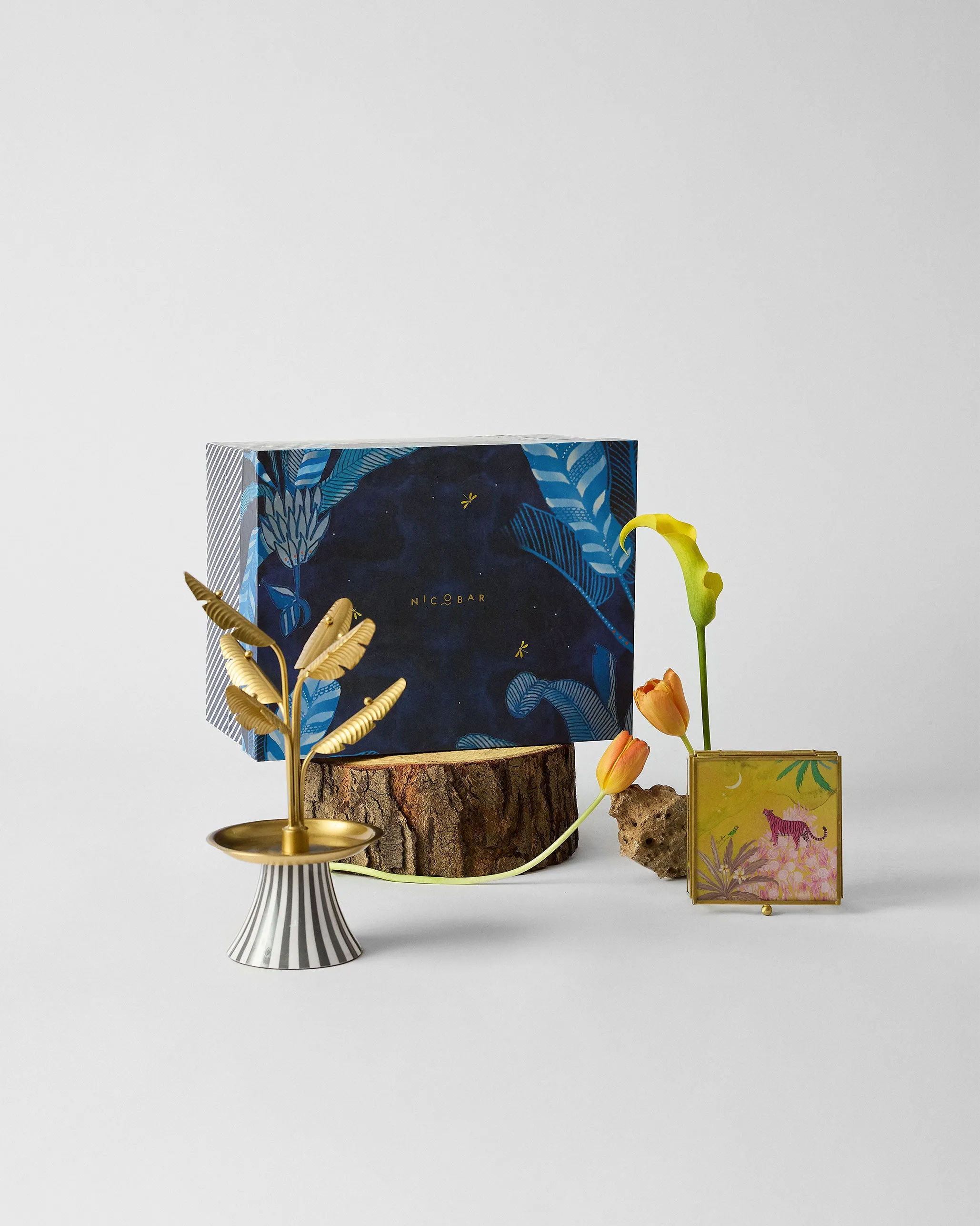 The Sparkle Gift Set dinnerware set, ceramic plates